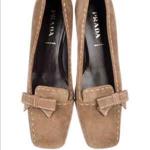 Vintage PRADA Tan Suede Bow Square-Toe Kitten Heel Pumps with Contrast Stitching